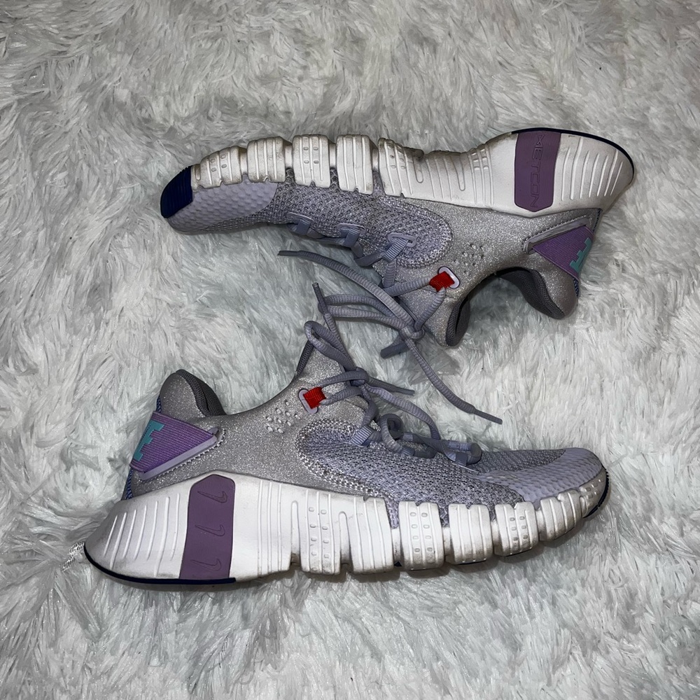 Nike Free Women’s Metcon Sneakers Size 9 Light Purple with Blue Detail